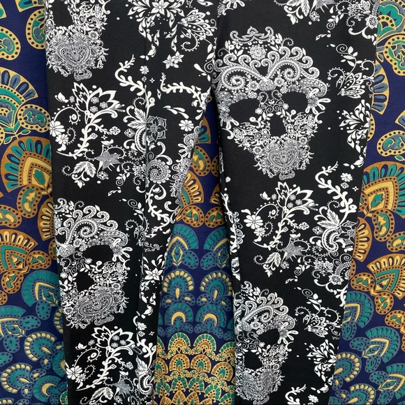 Just Cozy NWOT skull leggings - Picture 3 of 11